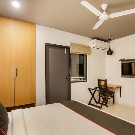 Super Collection O Le Noida Hotel Near Sector 76 Metro Station Exterior photo