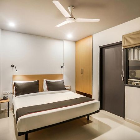 Super Collection O Le Noida Hotel Near Sector 76 Metro Station Exterior photo
