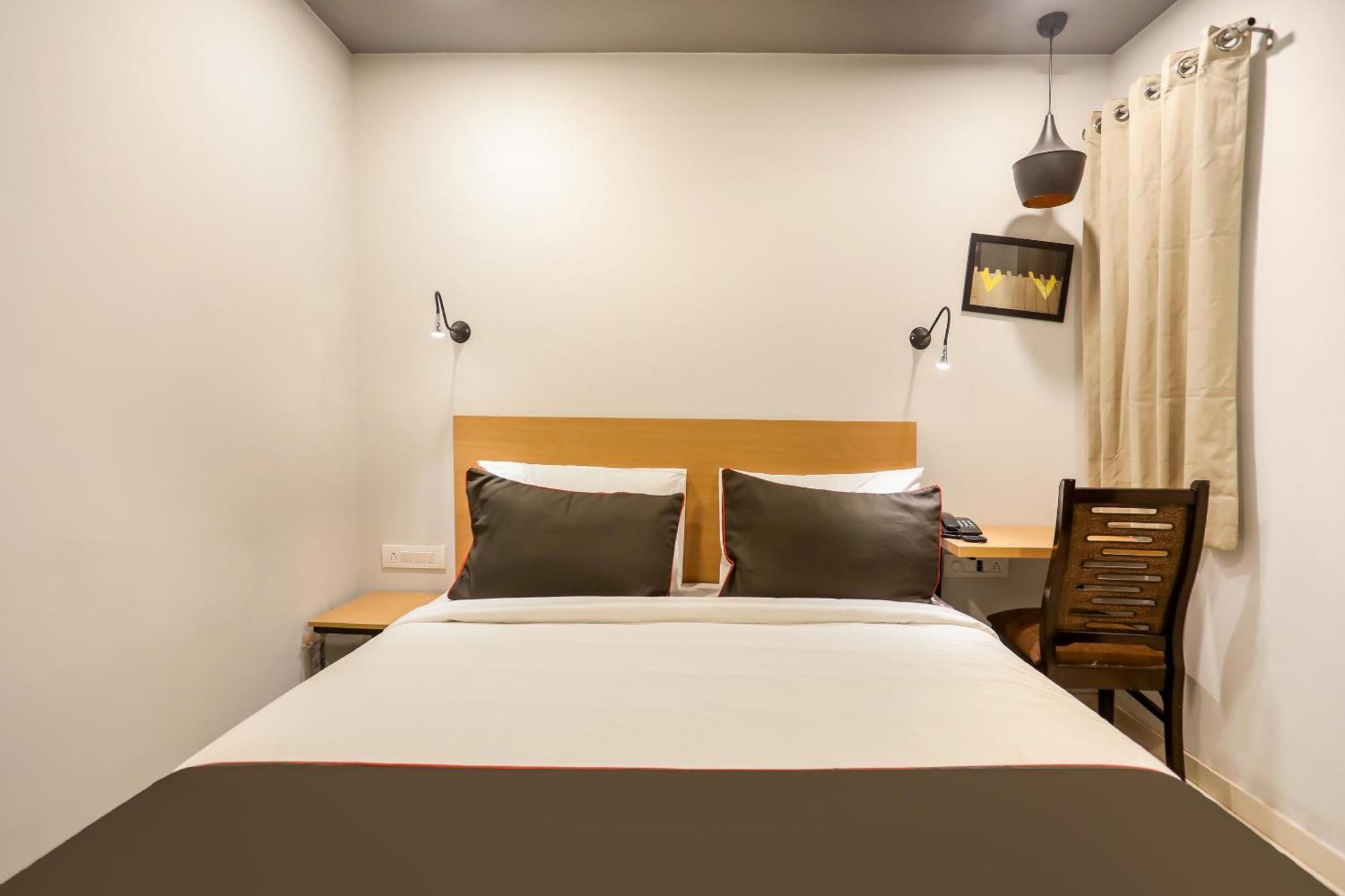 Super Collection O Le Noida Hotel Near Sector 76 Metro Station Exterior photo